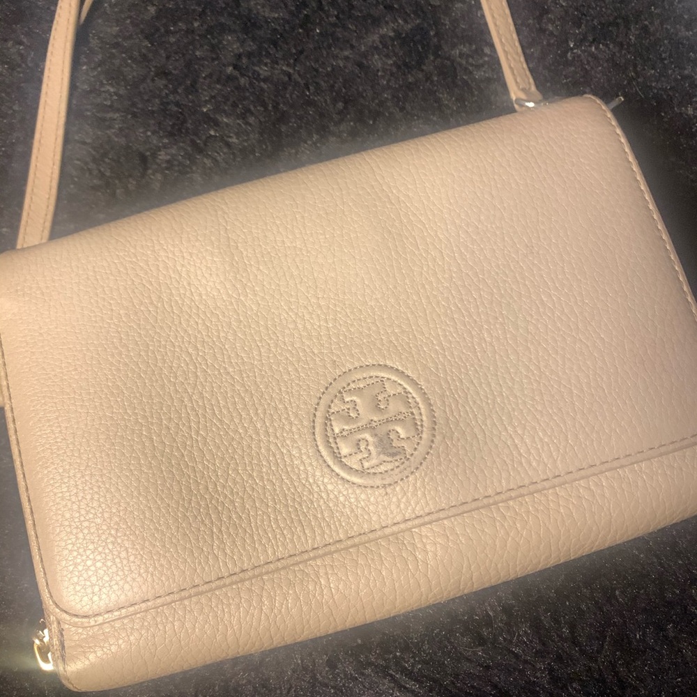Tory Burch Bombe Crossbody Flat Wallet Light Oak